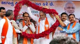 shivraj singh chouhan photos, shivraj chouhan gujarat visit images, bjp, bjp gujarat gaurav yatra pictures, madhya pradesh, mp cm in gujarat, chouhan gujarat pics, shivraj chouhan gujarat pictues, ankleshwar, bjp poll campaign, indian express