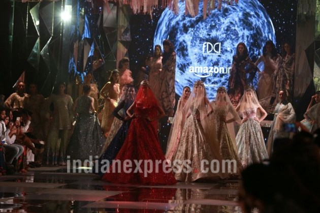 aifw,suneet varma, suneet varma collection, AIFW Spring- Summer 2018, Sulakashna Monga, Charu Parashar, Amazon India fashion week, indian express, indian express news