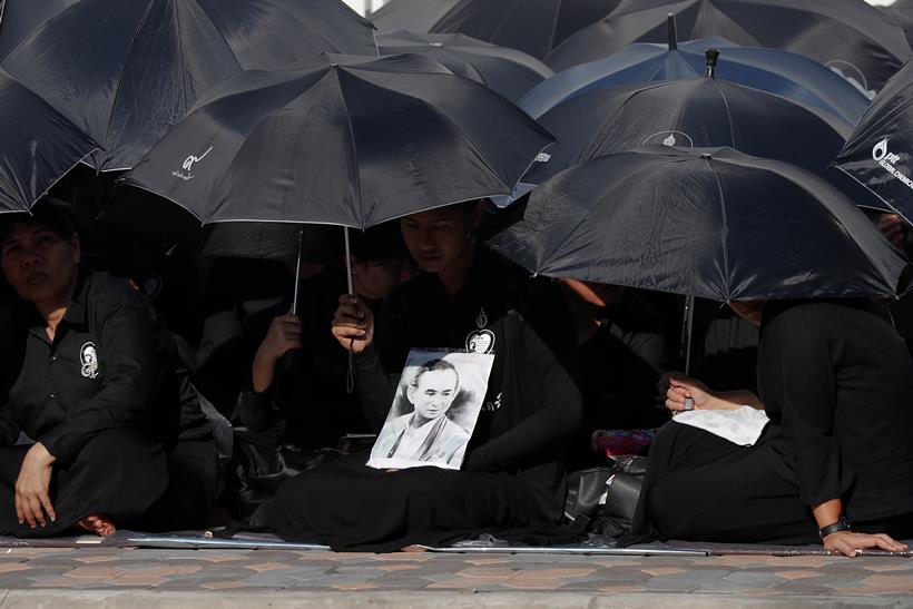 thai king funeral photos, thailand photos, bangkok, thailand king funeral procession images, thailand royal funeral pics, late thai king pics, thailand culture, Bhumibol Adulyadej thai king, thailand king death, indian express