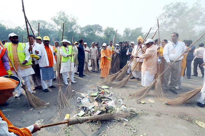 yogi adityanath photos, taj mahal photos, adityanath taj mahal photos, adityanath taj mahal pics, yogi in taj mahal, taj mahal controversy, yogi adityanath images, up cm, agra, adityanath in agra images, adityanath agra visit pics, yogi agra pictures, indian express