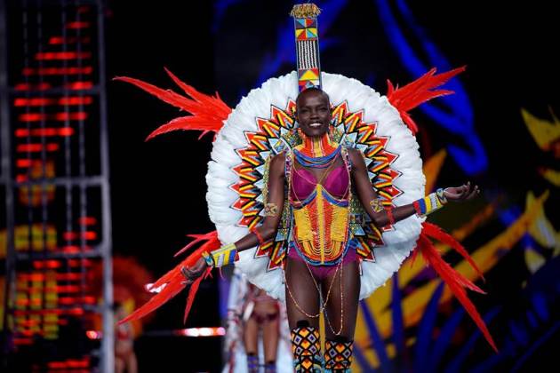 victoria's secret, victoria's secret annual show 2017, victoria's secret annual show in china, bella hadid in victoria's secret show, models walking for victoria's secret annual show, indian express, indian express news