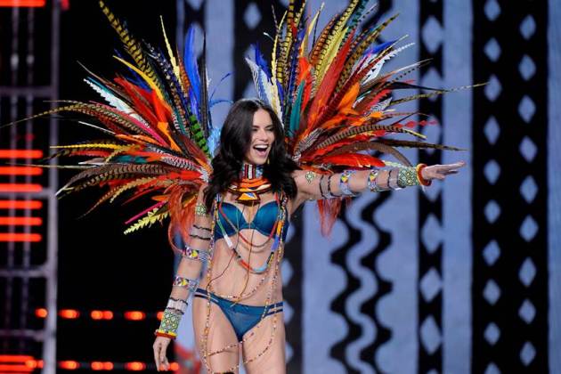 victoria's secret, victoria's secret annual show 2017, victoria's secret annual show in china, bella hadid in victoria's secret show, models walking for victoria's secret annual show, indian express, indian express news