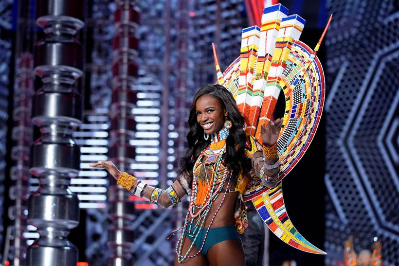 victoria's secret, victoria's secret annual show 2017, victoria's secret annual show in china, bella hadid in victoria's secret show, models walking for victoria's secret annual show, indian express, indian express news