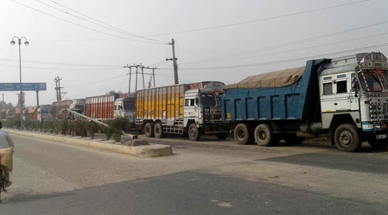 Delhi: Govt bans entry of heavy vehicles for 3 days after 11 pm