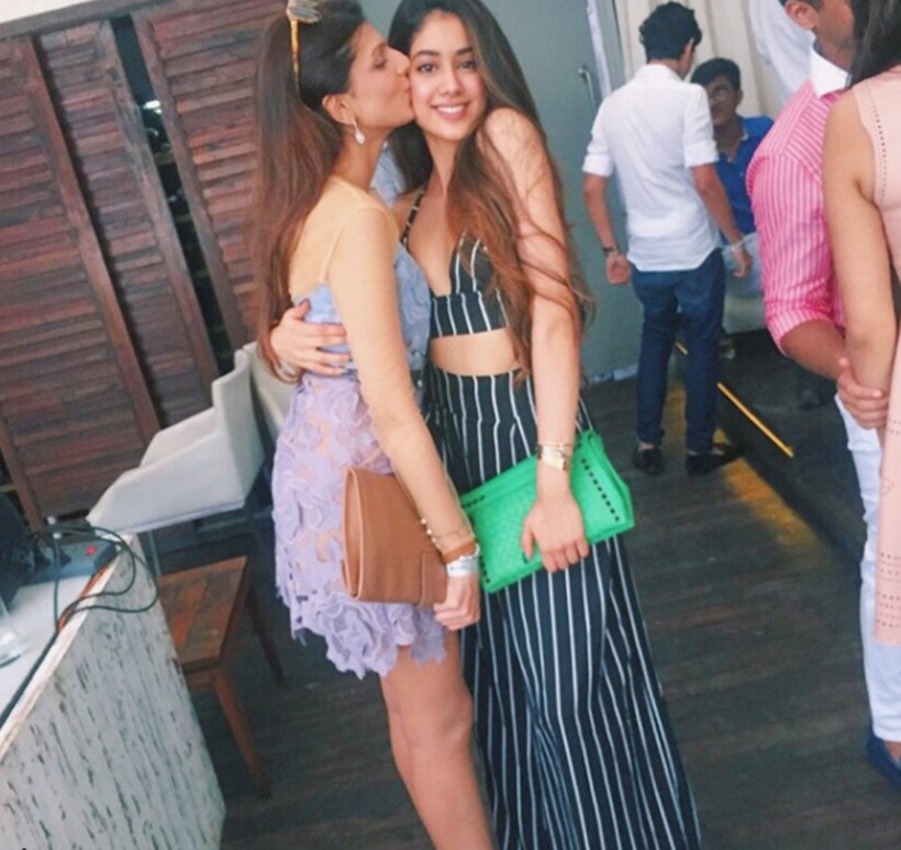 Janhvi Kapoor, Janhvi Kapoor latest photos, Janhvi Kapoor fashion, Sara Ali Khan, Sara Ali Khan latest photos, Sara Ali Khan fashion.
