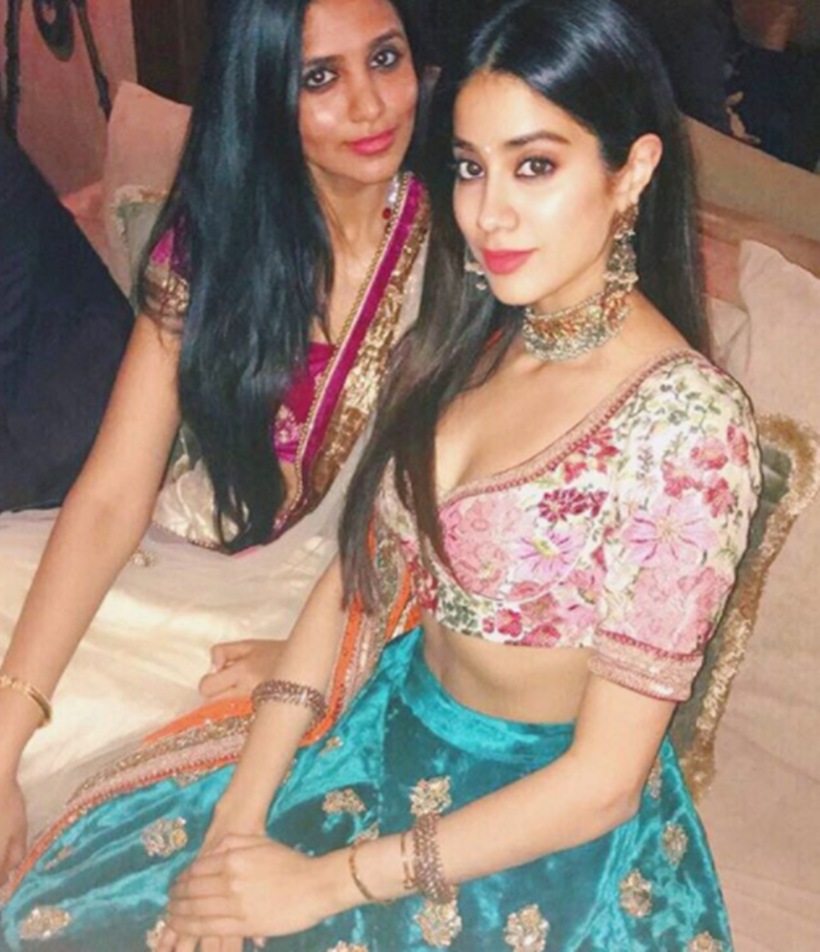 Janhvi Kapoor, Janhvi Kapoor latest photos, Janhvi Kapoor fashion, Sara Ali Khan, Sara Ali Khan latest photos, Sara Ali Khan fashion.