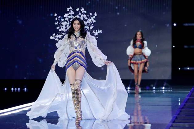 victoria's secret, victoria's secret annual show 2017, victoria's secret annual show in china, bella hadid in victoria's secret show, models walking for victoria's secret annual show, indian express, indian express news