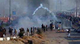 islamist protest pakistan, islamist protesters paskitan clash with police, police fire tear gas, islamist protesters tear gas, indian express news