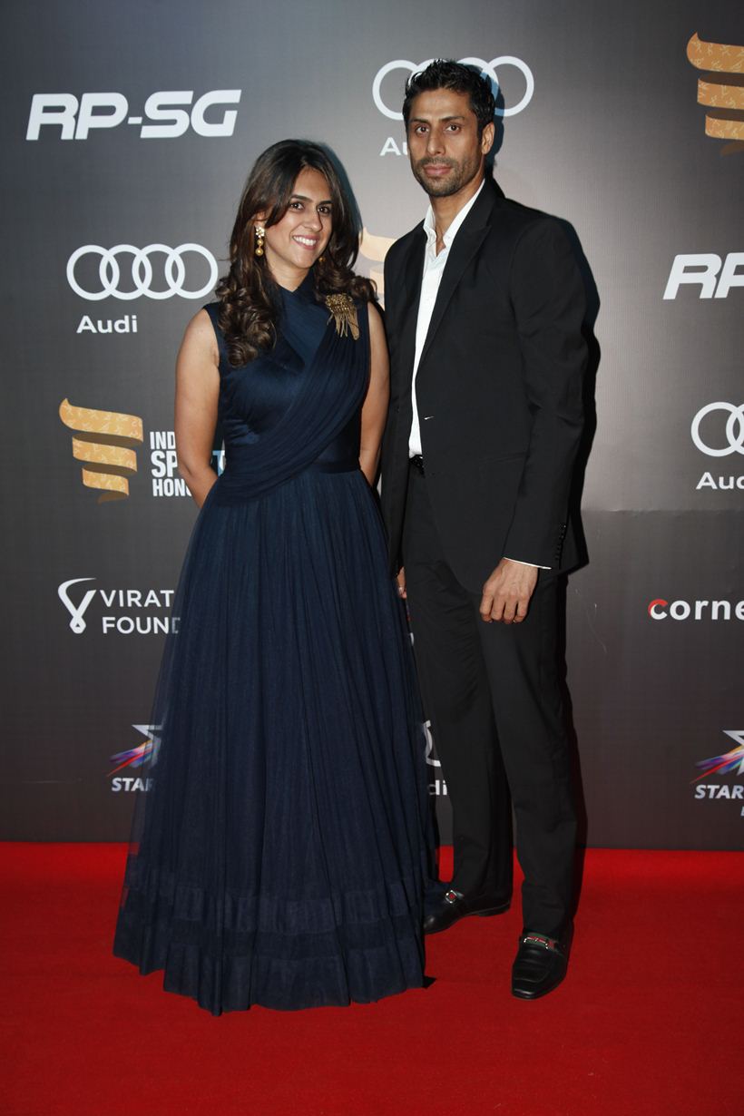 Ashihs Nehra photos, Virat Anushka photos, Kohli Anushka photos