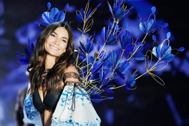 victoria's secret, victoria's secret annual show 2017, victoria's secret annual show in china, bella hadid in victoria's secret show, models walking for victoria's secret annual show, indian express, indian express news