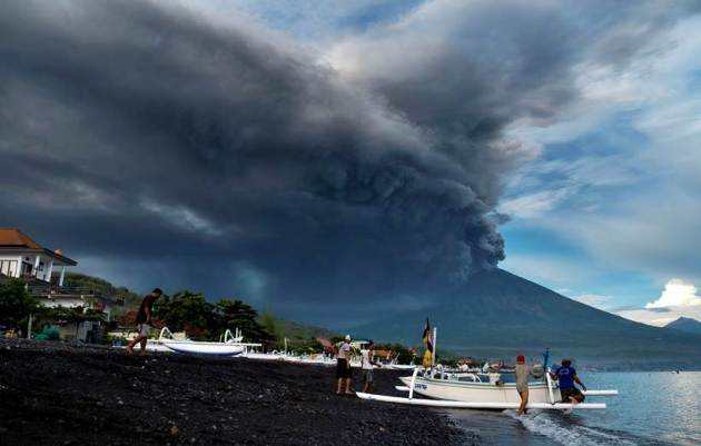 Bali photos, mount agung images, indonesia pictures, volcano pics, bali volcano eruption photo, indonesia volcano image, mount agung pics, lava pics, world news, indian express