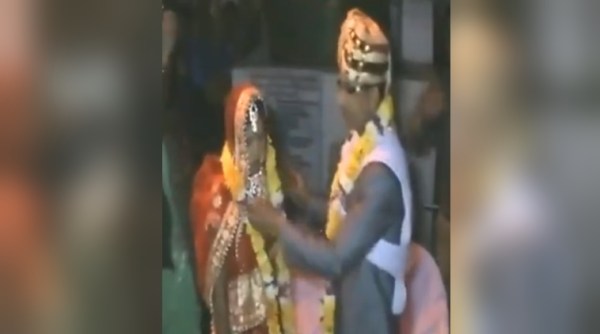 couple shift marriage, couple marry in police station, police station wedding, marriage story, police story, Indian express, Indian express news, viral video,
