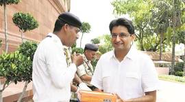 delhi pollution, harsh vardhan, deepender hooda, congress rohtak mp, pm modi, clean air bill, indian express