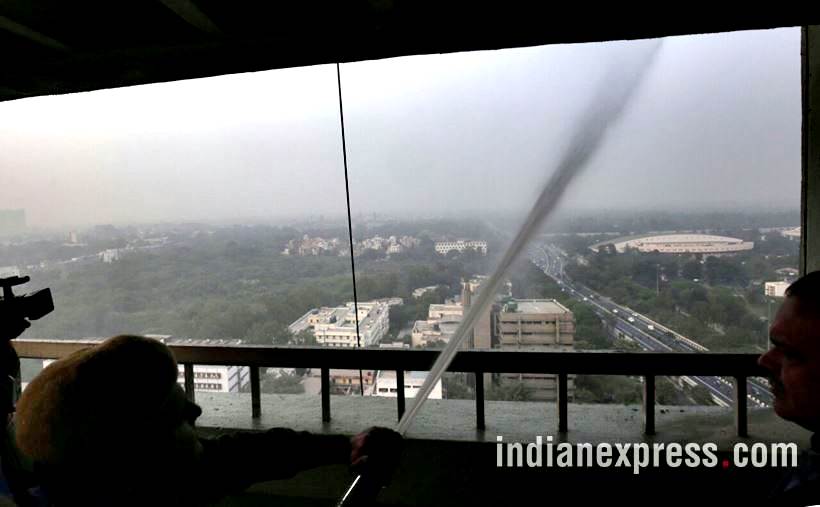 delhi pollution photos, ito water spray photos, water sprayed from building at ito pics, ito water sprinkled pictures, indian express