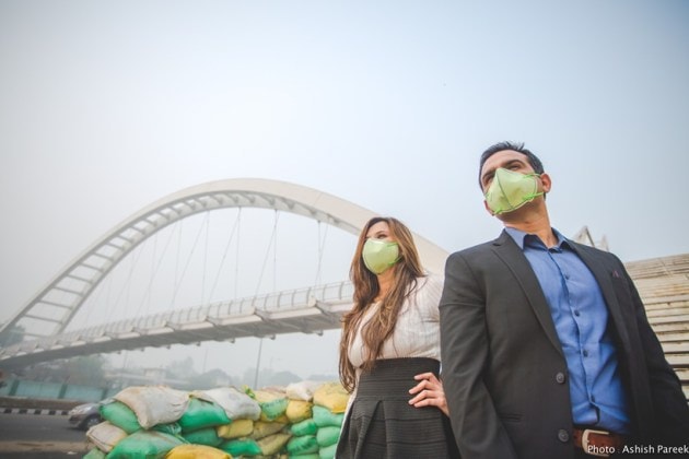 delhi, air pollution, delhi smog, delhi haze, mask pollution, delhi mask photoshoot, delhi smog mask couple photoshoot, unique photo series, pollution photos, delhi smog photos, viral news, indian express