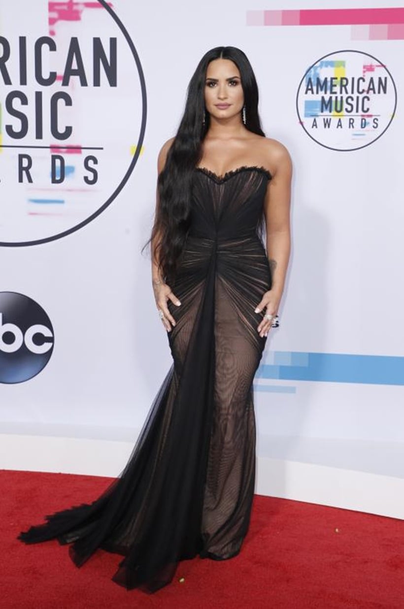 Demi Lovato, Selena Gomez, Heidi Klum, Lily Singh, American Music Awards 2017 Red Carpet, AMA, celeb fashion, Indian express, Indian express news