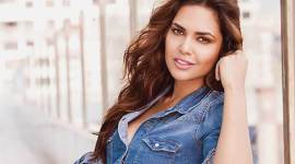 esha gupta hot bikini pics