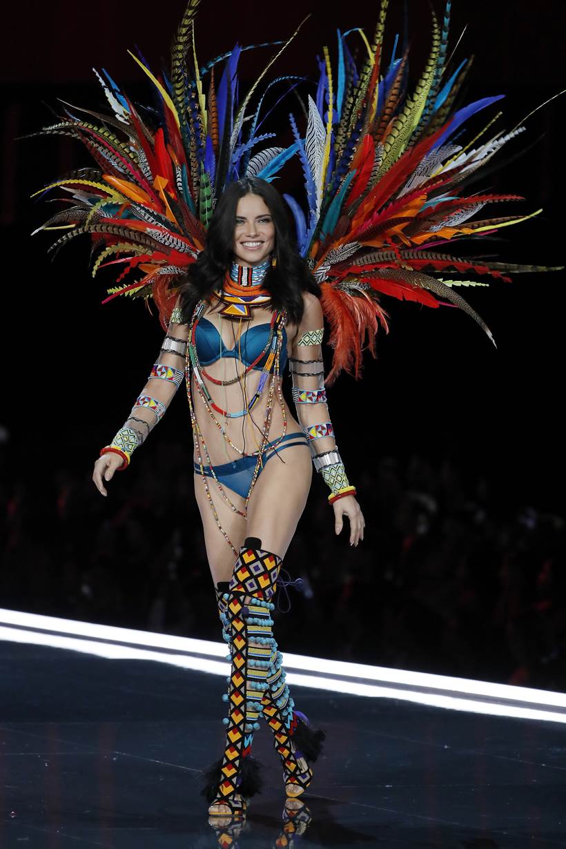 victoria's secret, victoria's secret annual show 2017, victoria's secret annual show in china, bella hadid in victoria's secret show, models walking for victoria's secret annual show, indian express, indian express news