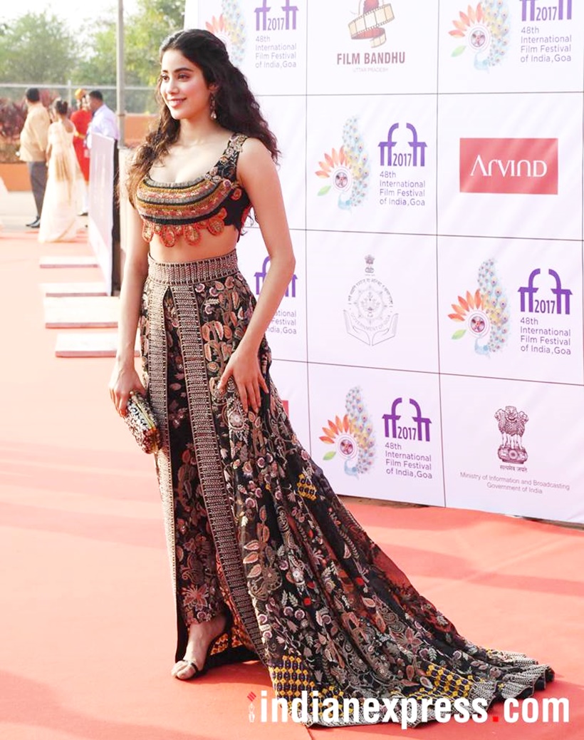 820px x 1038px - Deepika Padukone, Aishwarya Rai Bachchan, Kareena Kapoor Khan: Fashion hits  and misses of the week (Nov 19 â€“ Nov 25) | Lifestyle Gallery News,The  Indian Express