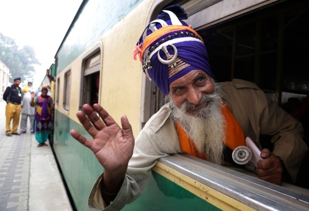 Guru Nanak Jayanti 2017, guru nanak jayanti photos, guru nanak jayanti celebration pics, gurunanak jayanti gurudwara pics, guru nanak jayanti birth anniversary, Gurpurab images, Gurpurab celebration, Guru Nanak Dev saint, Indian express, Indian express news