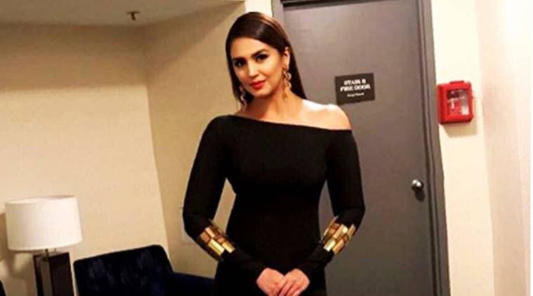 huma qureshi, huma qureshi fashion, nikhil thampi, huma qureshi in nikhil thampi, huma qureshi wins woman of the decade, huma qureshi at visaff 2017, visaff 2017, huma qureshi in black, huma qureshi in gown, huma qureshi in black gown, huma qureshi news, huma qureshi latest photos, huma qureshi style, celeb fashion, bollywood fashion, indian express, indian epxress news