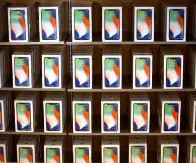 Apple iPhone X components, iPhone 8, IHS report, OLED screen, TrueDepth camera, Face ID, iPhone X price, iPhone 8 price, Samsung Galaxy S8, Toshiba, Skyworks, NXP Semiconductors, Broadcom, Qualcomm, Intel, iPhone 8 Plus, iPhone 5S, Texas Instruments