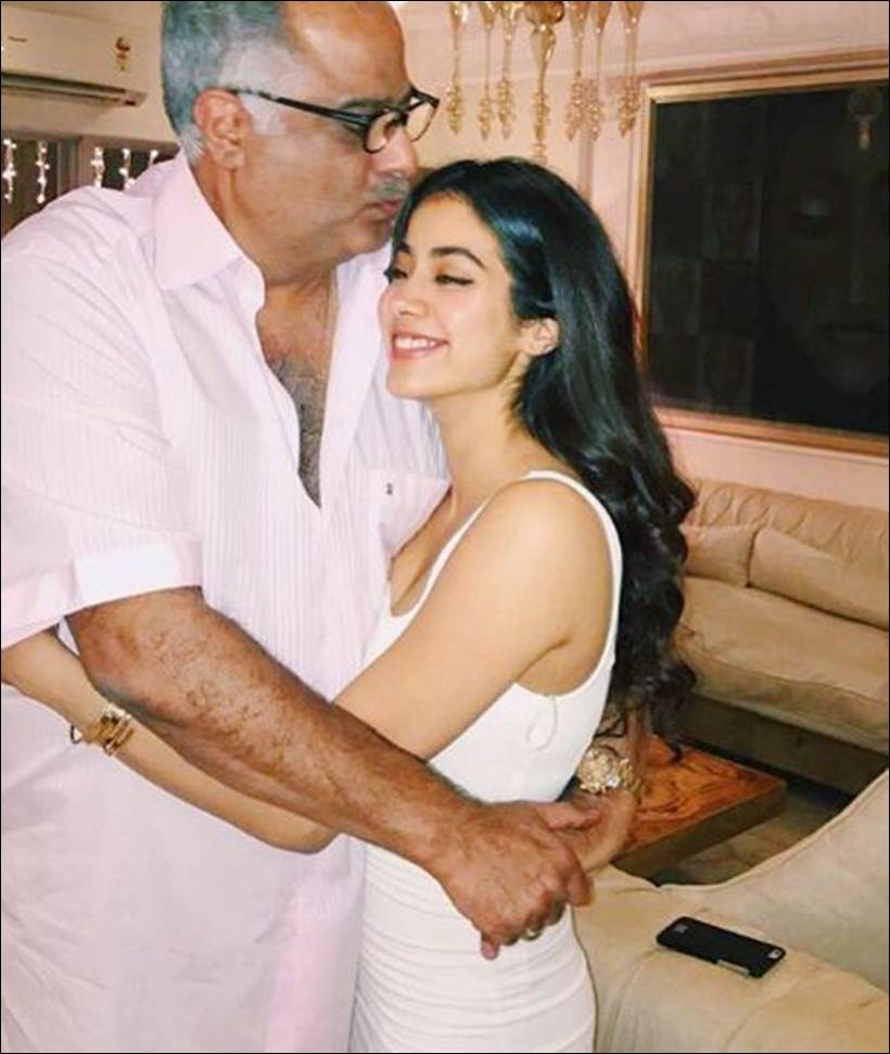 dhadak actor janhvi kapoor rare photos