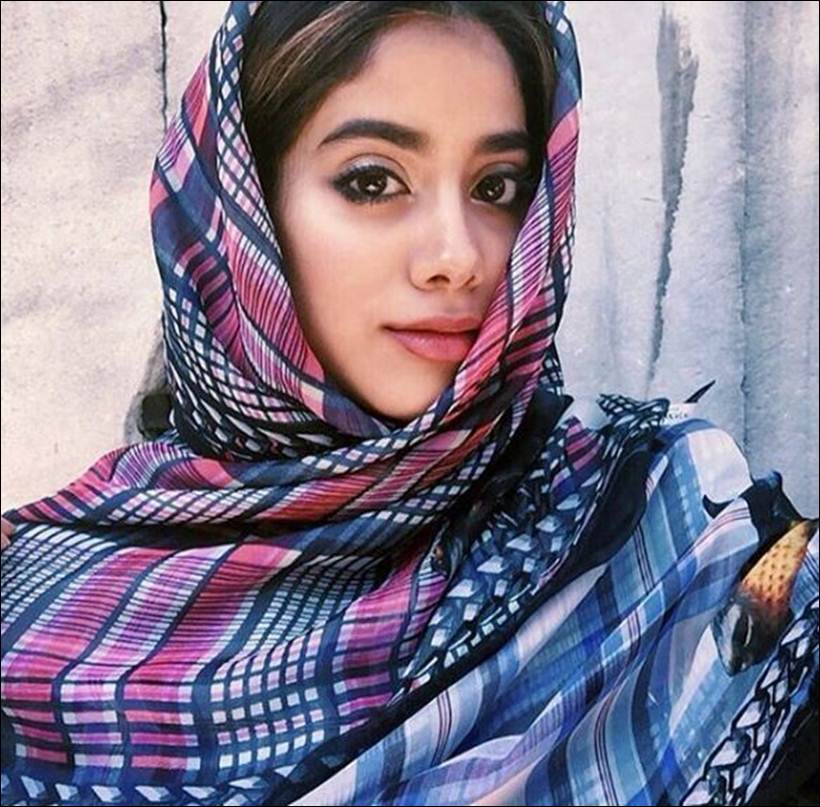dhadak actor janhvi kapoor rare photos
