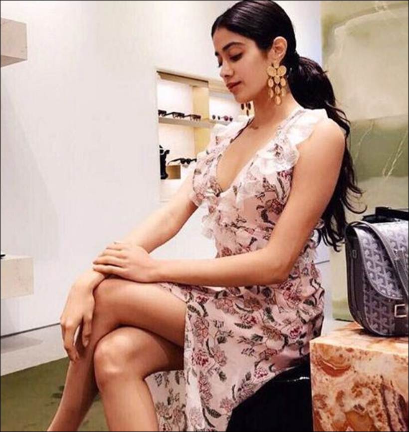 dhadak actor janhvi kapoor rare photos