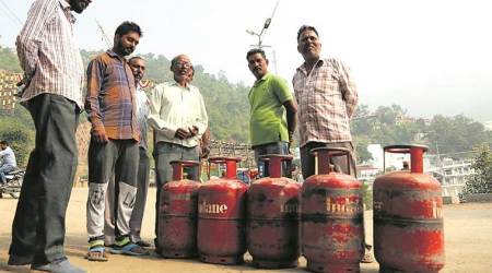 illegal LPG cylinders seized, mumbai, BMC, civic officials, duncan road, tank pakhadi road, BMC raids, mumbai news, indian express
