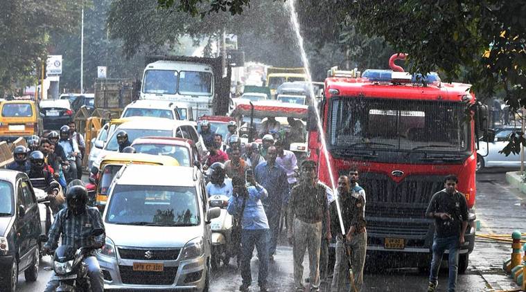 Uttar Pradesh authorities sprinkle water in Lucknow to combat air ...