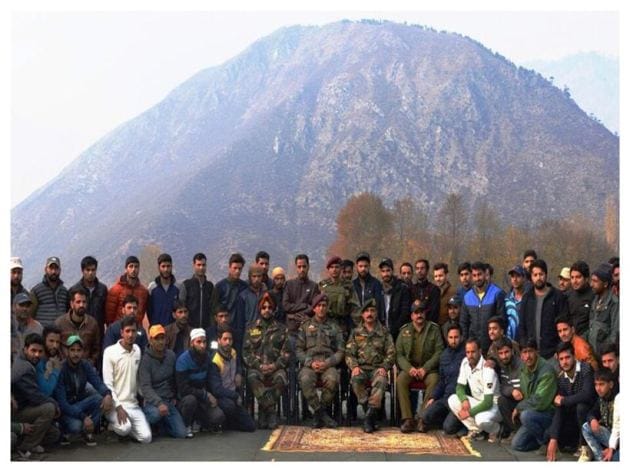 MS Dhoni in Kashmir as Indian Army