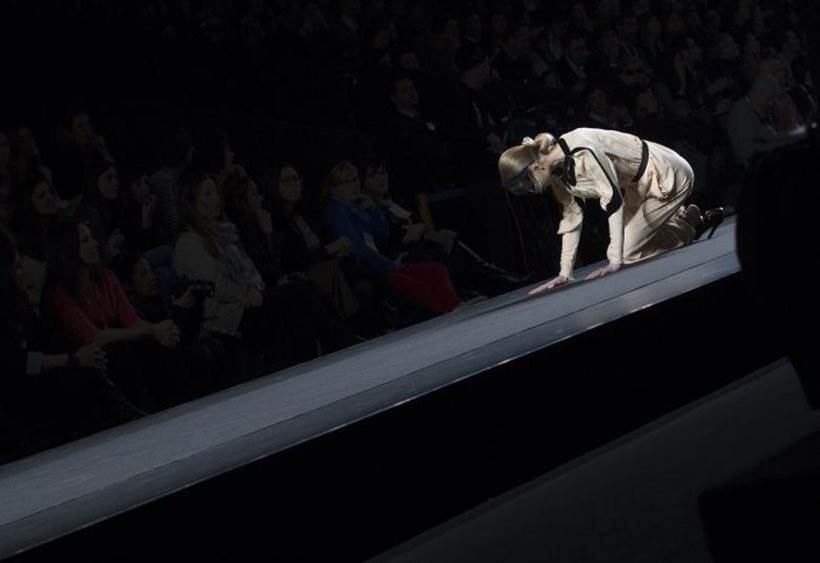 victoria's secret annual show, victoria's secret show china, model falls down on victoria's secret ramp, chinese model falls down on the ramp, models fall down on ramp, indian express, indian express news
