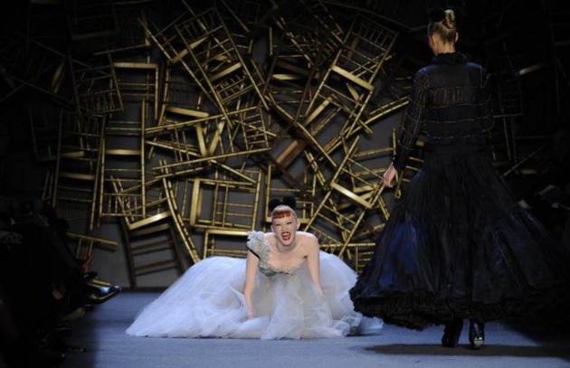 victoria's secret annual show, victoria's secret show china, model falls down on victoria's secret ramp, chinese model falls down on the ramp, models fall down on ramp, indian express, indian express news