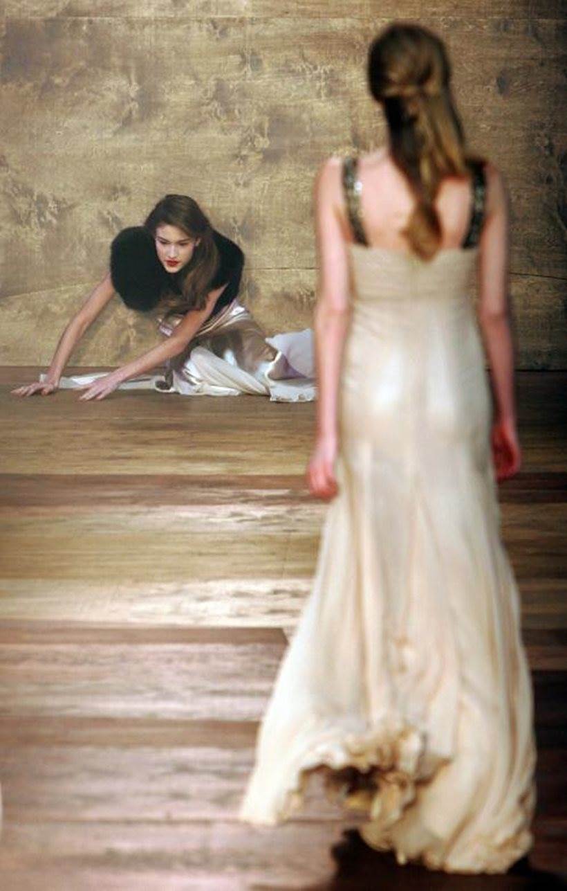 victoria's secret annual show, victoria's secret show china, model falls down on victoria's secret ramp, chinese model falls down on the ramp, models fall down on ramp, indian express, indian express news