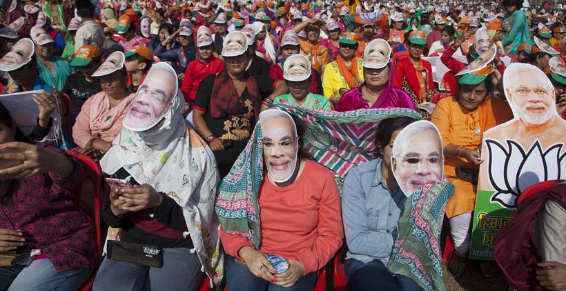 himachal pradesh elections, narendra modi pics, narendra modi photos, narendra modi himachal pradesh photos, narendra modi campaigning in himachal photos, narendra modi, modi in himachal pradesh, narendra modi election campaign, virbhadra singh, modi attacks congress, india news, indian express news