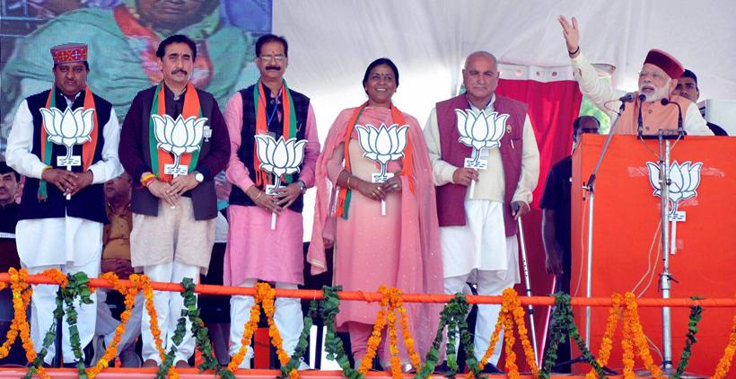 himachal pradesh elections, narendra modi pics, narendra modi photos, narendra modi himachal pradesh photos, narendra modi campaigning in himachal photos, narendra modi, modi in himachal pradesh, narendra modi election campaign, virbhadra singh, modi attacks congress, india news, indian express news