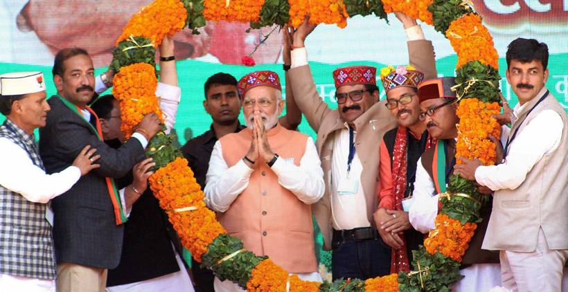 himachal pradesh elections, narendra modi pics, narendra modi photos, narendra modi himachal pradesh photos, narendra modi campaigning in himachal photos, narendra modi, modi in himachal pradesh, narendra modi election campaign, virbhadra singh, modi attacks congress, india news, indian express news