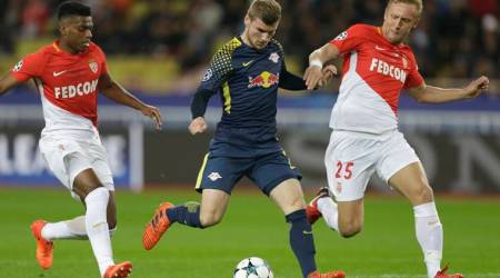 Leipzig's Timo Werner, center, dribbles Monaco's Kamil Glik, right, before scoring during their Champions League Group G soccer match between Monaco and Leipzig at the Louis II stadium in Monaco, Tuesday Nov. 21, 2017. (AP Photo/Claude Paris)