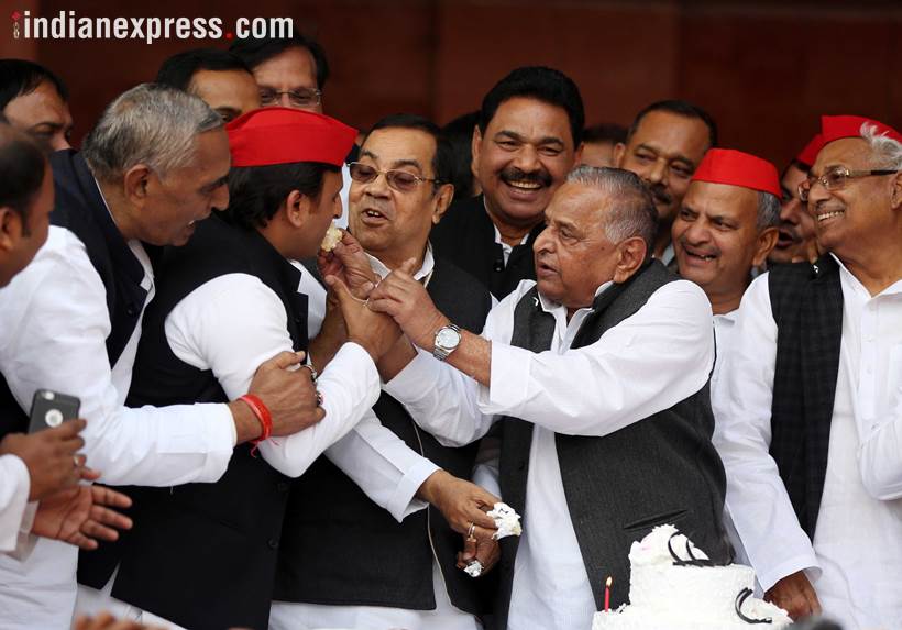Mulayam singh yadav, Mulayam singh yadav birthday, Akhilesh Yadav, samajwadi party, Sp chief, Uttar Pradesh, BJP, Mulayam singh birthday photos, birthday celebration pics, india news, Indian epxress photos