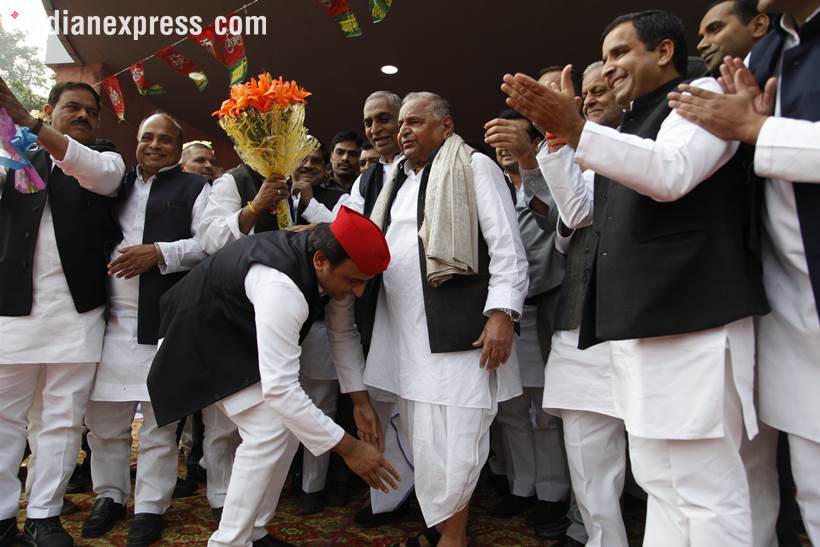 Mulayam singh yadav, Mulayam singh yadav birthday, Akhilesh Yadav, samajwadi party, Sp chief, Uttar Pradesh, BJP, Mulayam singh birthday photos, birthday celebration pics, india news, Indian epxress photos