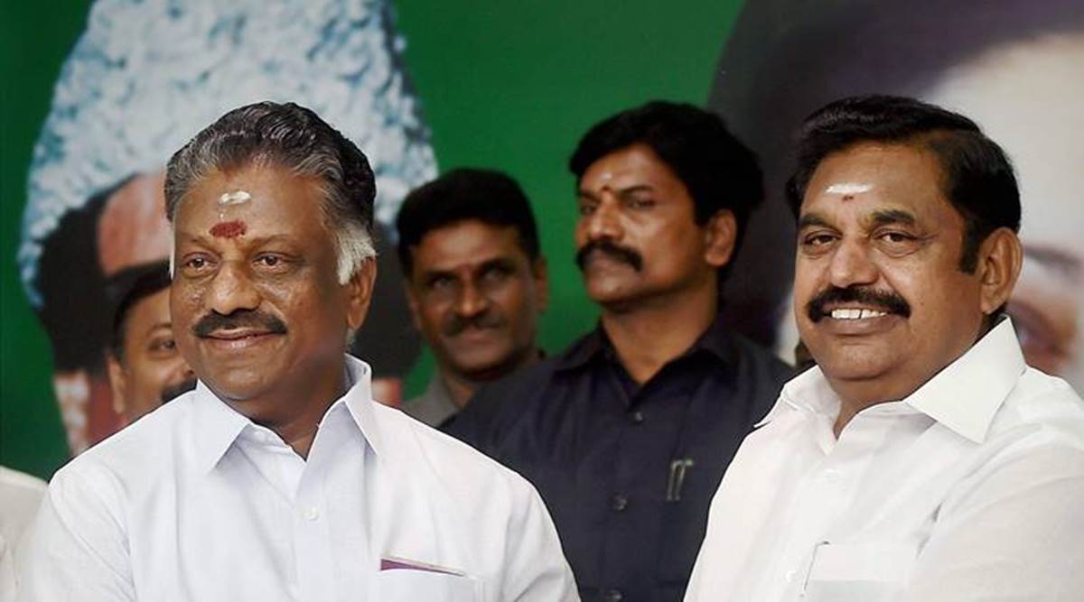 Tamil Nadu Chief Minister K Palaniswami (R) with O Panneerselvam at an event in Chennai. (File)