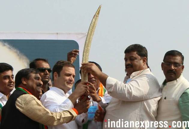 rahul gandhi gujarat visit photos, rahul gandhi in gujarat pictures, rahul gandhi gujarat visit images, rahul gandhi in gujarat pics, gujarat elections pics, BJP, Congress, pm modi