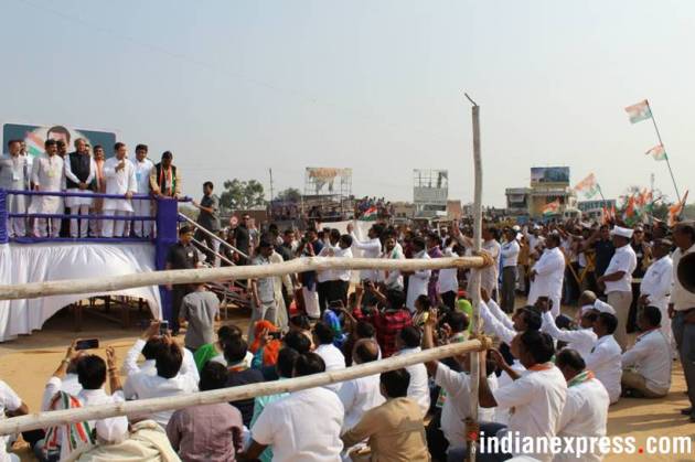 rahul gandhi gujarat visit photos, rahul gandhi in gujarat pictures, rahul gandhi gujarat visit images, rahul gandhi in gujarat pics, gujarat elections pics, BJP, Congress, pm modi