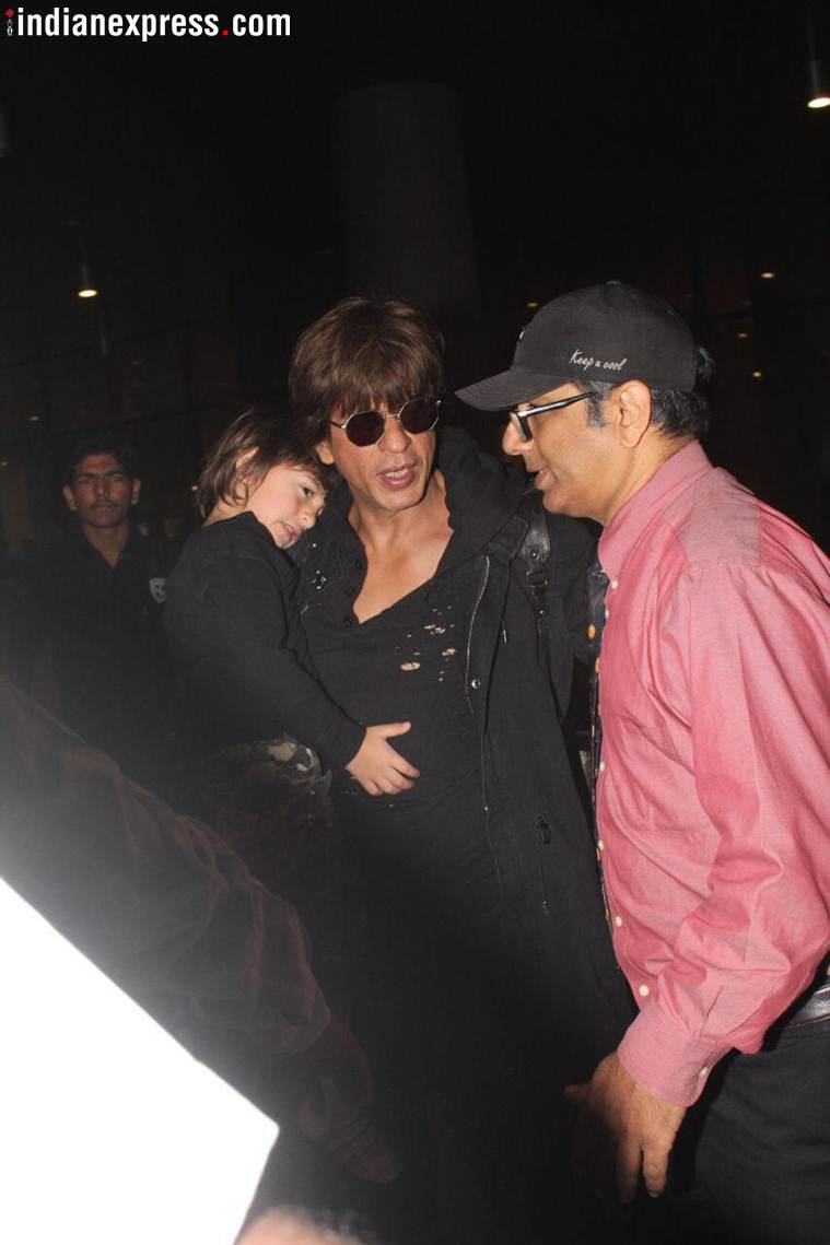 abram and shah rukh khan at the airport