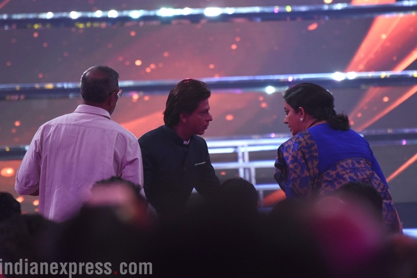Information and Broadcast Minister, Smriti Irani and SRK spotted talking.