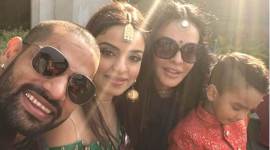 Shikhar Dhawan with wife and sister.