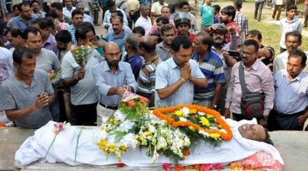ATTENTION EDITORS - VISUAL COVERAGE OF SCENES OF INJURY OR DEATH    People pay their respects next to the body of Sudip Datta Bhowmik, a local journalist, who according to local media was shot dead by a Tripura State Rifles trooper on Tuesday, in Agartala, India, November 22, 2017. REUTERS/Jayanta Dey