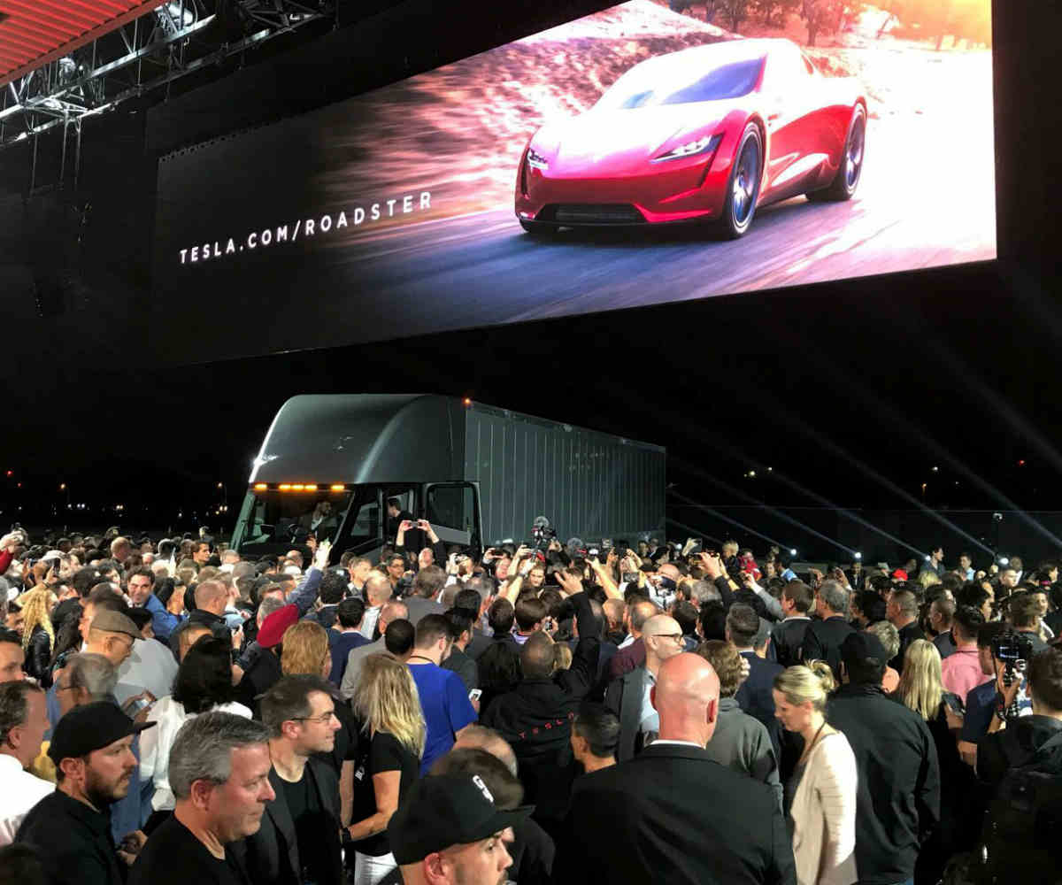 Elon Musk tweet, Tesla Roadster, Roadster 'short leaps', Tesla Semi semi-autonomous truck, Tesla Model 3, Roadster rocket launchers, Model 3 production issues, SolarCity, SpaceX, Roadster top speed, Roadster price, NASA, International Space Station