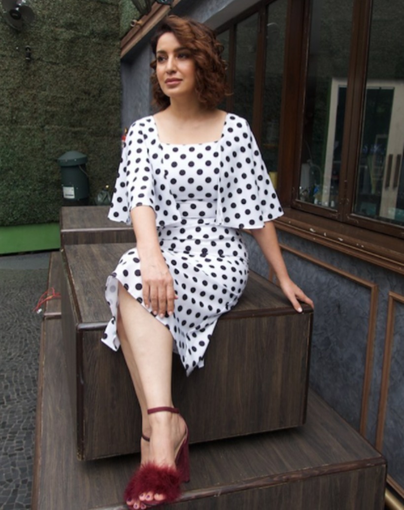 Taapsee Pannu, Taapsee Pannu latest photos, Taapsee Pannu shoes, Karisma Kapoor, Karisma Kapoor latest photos, Karisma Kapoor shoes, Malaika Arora Khan, Malaika Arora Khan latest photos, Malaika Arora Khan sandals, Esha Gupta, Esha Gupta latest photos, Esha Gupta shoes, Priyanka Chopra, Priyanka Chopra latest photos, Priyanka Chopra shoes, Suhana Khan, Suhana Khan latest photos, Suhana Khan shoes, Shweta Bachchan Nanda, Shweta Bachchan Nanda latest photos, indian express, indian express news